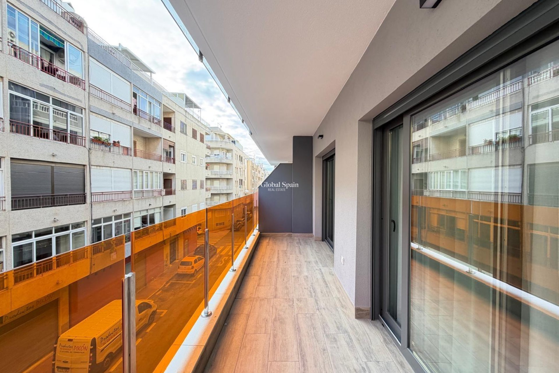 Revente - APPARTEMENT -
TORREVIEJA - Estacion de autobuses