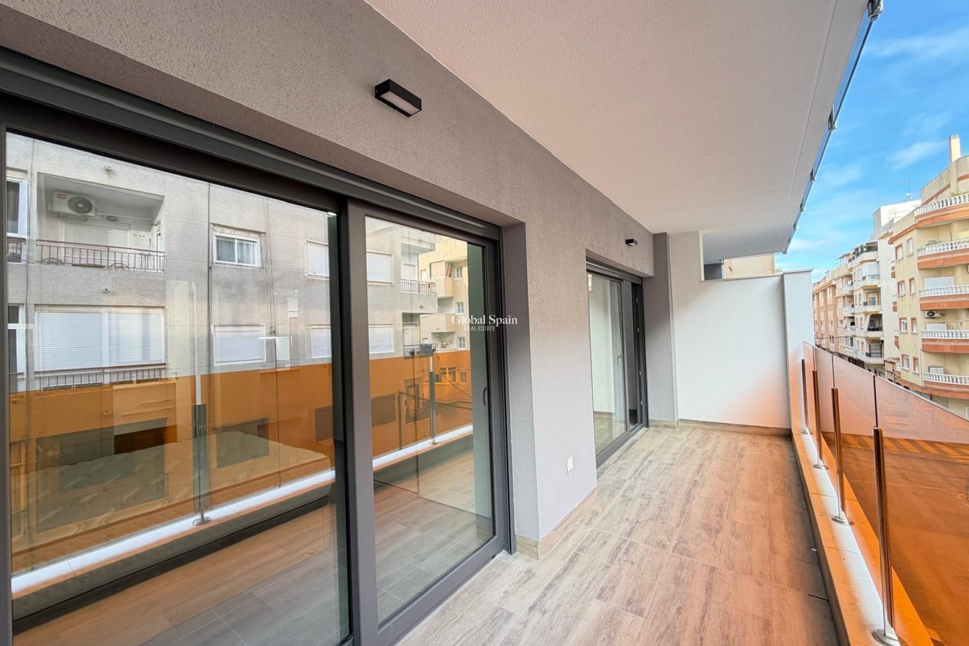 Revente - APPARTEMENT -
TORREVIEJA - Estacion de autobuses