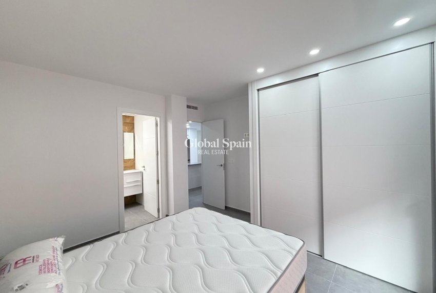 Revente - APPARTEMENT -
TORREVIEJA - Estacion de autobuses