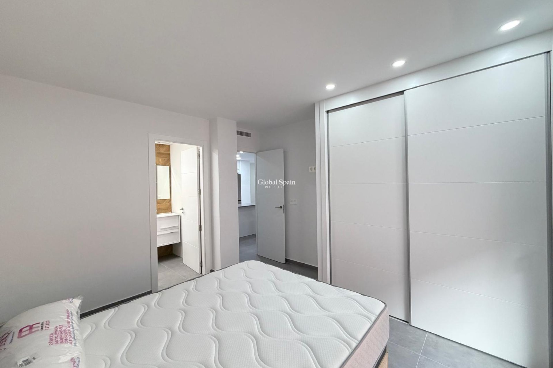 Revente - APPARTEMENT -
TORREVIEJA - Estacion de autobuses