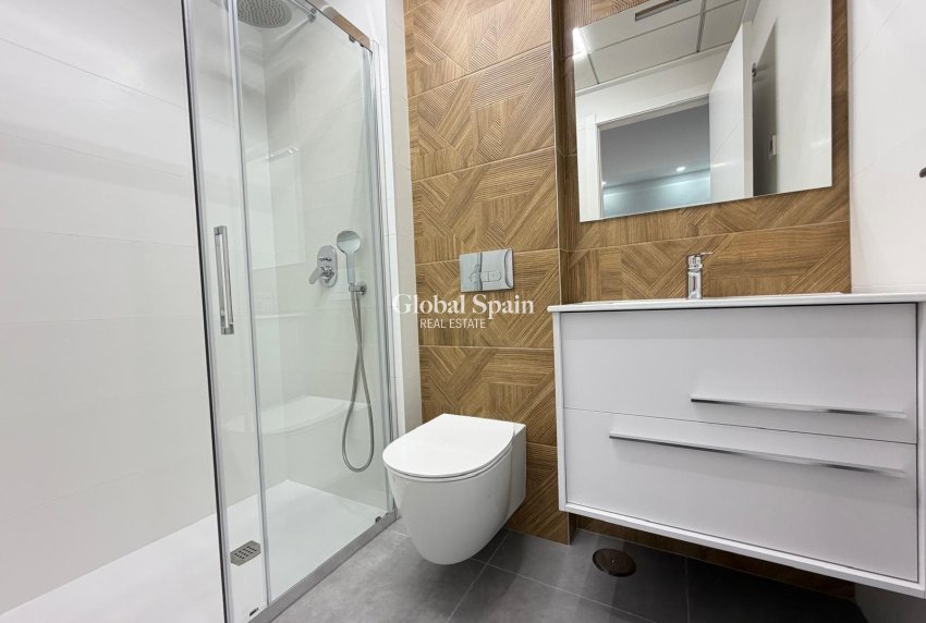 Revente - APPARTEMENT -
TORREVIEJA - Estacion de autobuses