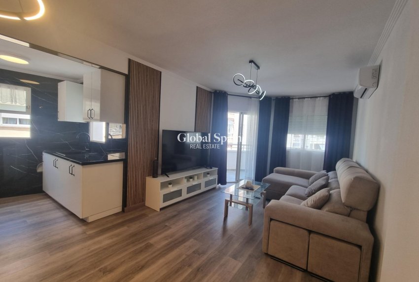 Revente - APPARTEMENT -
TORREVIEJA - Estacion de autobuses