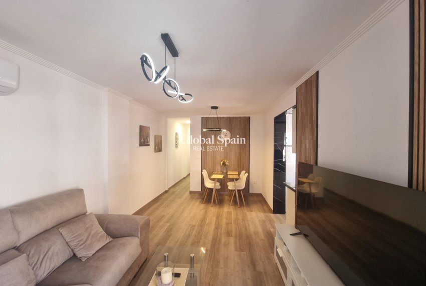 Revente - APPARTEMENT -
TORREVIEJA - Estacion de autobuses