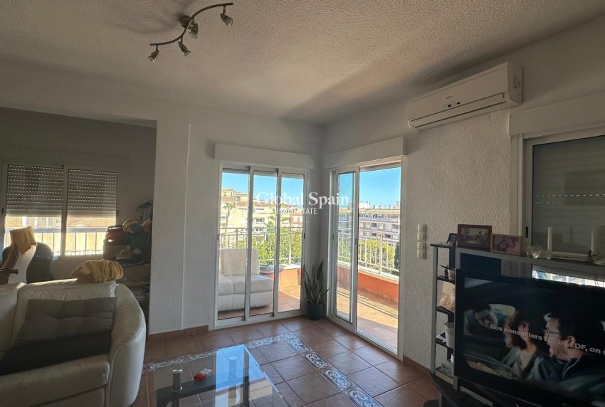 Revente - APPARTEMENT -
TORREVIEJA - Estacion de autobuses