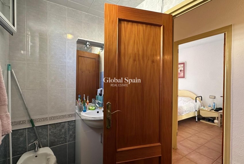 Revente - APPARTEMENT -
TORREVIEJA - Estacion de autobuses