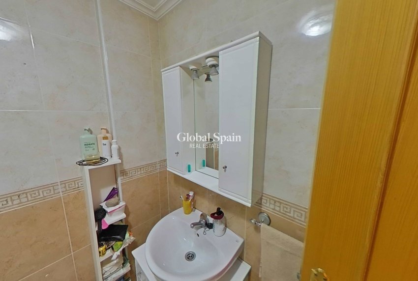 Revente - APPARTEMENT -
TORREVIEJA - Estacion de autobuses