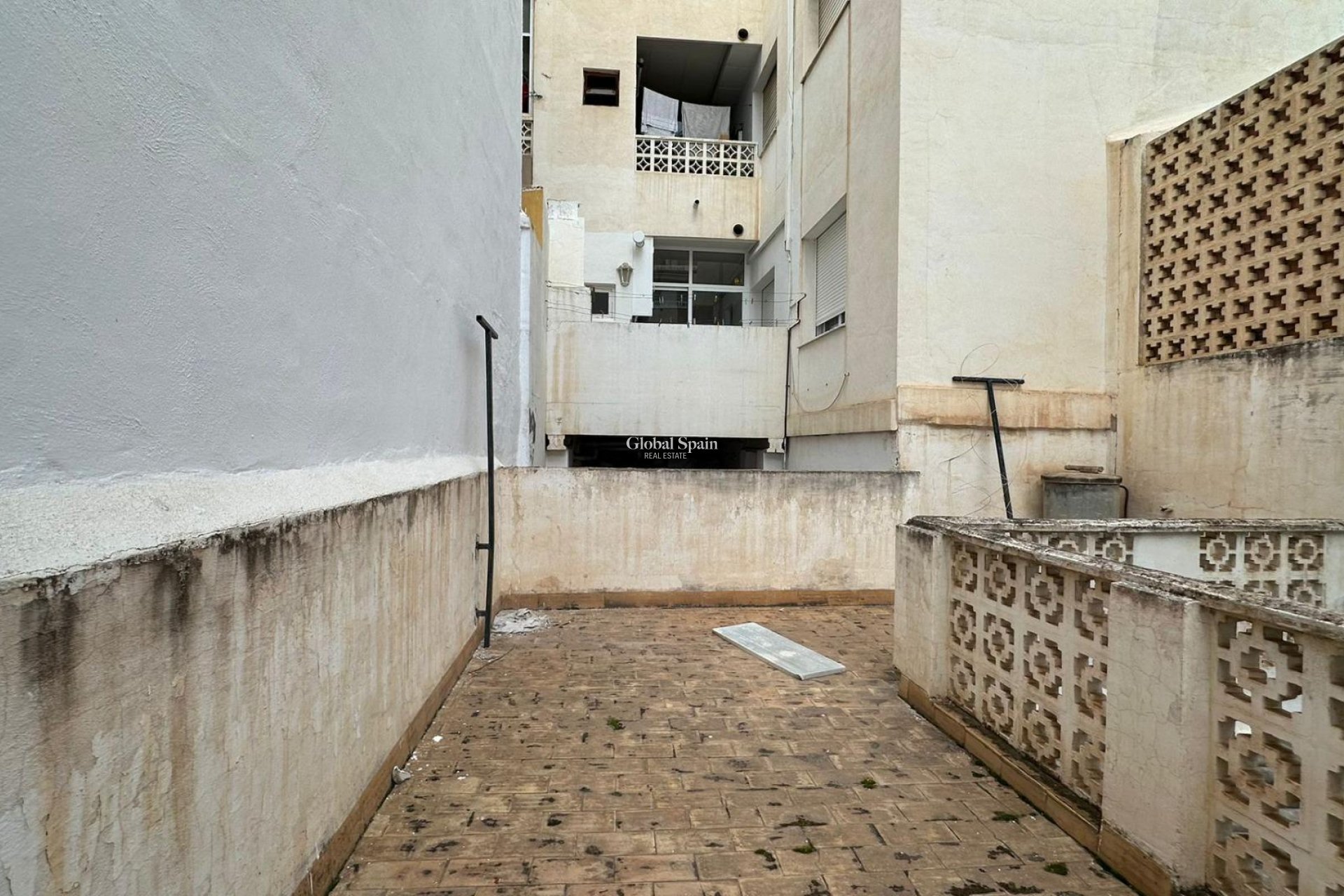 Revente - APPARTEMENT -
TORREVIEJA - Estacion de autobuses