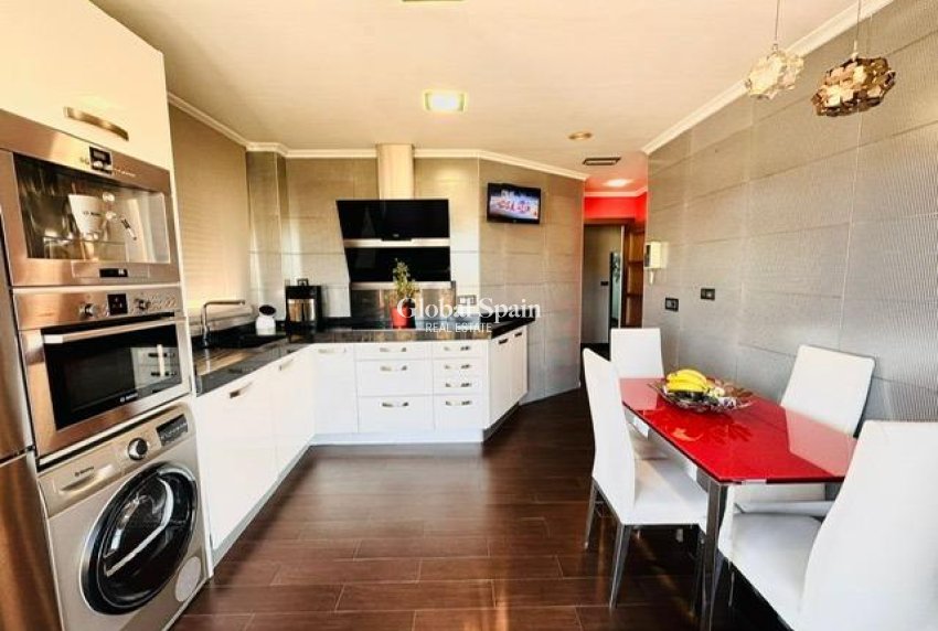 Revente - APPARTEMENT -
TORREVIEJA - Estacion de autobuses
