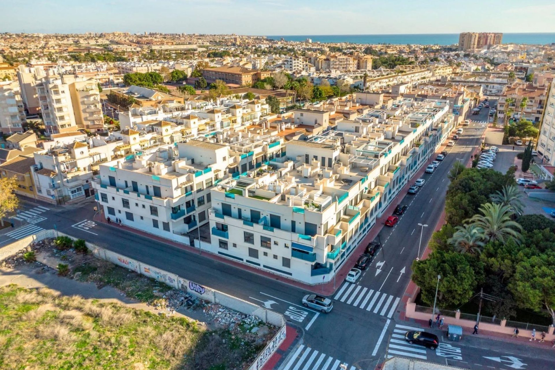 Revente - APPARTEMENT -
TORREVIEJA - Estacion de autobuses