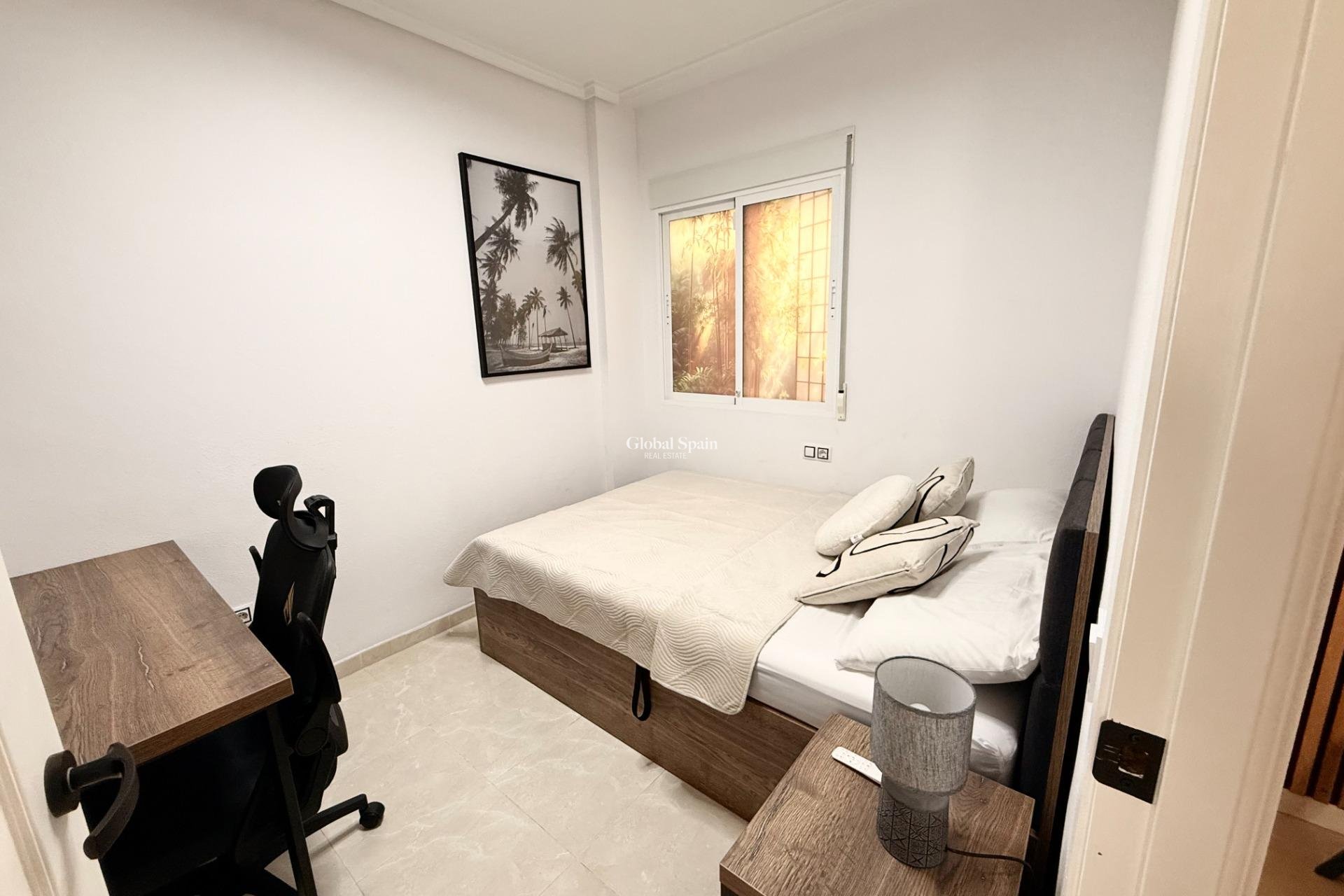 Revente - APPARTEMENT -
TORREVIEJA - Estacion de autobuses