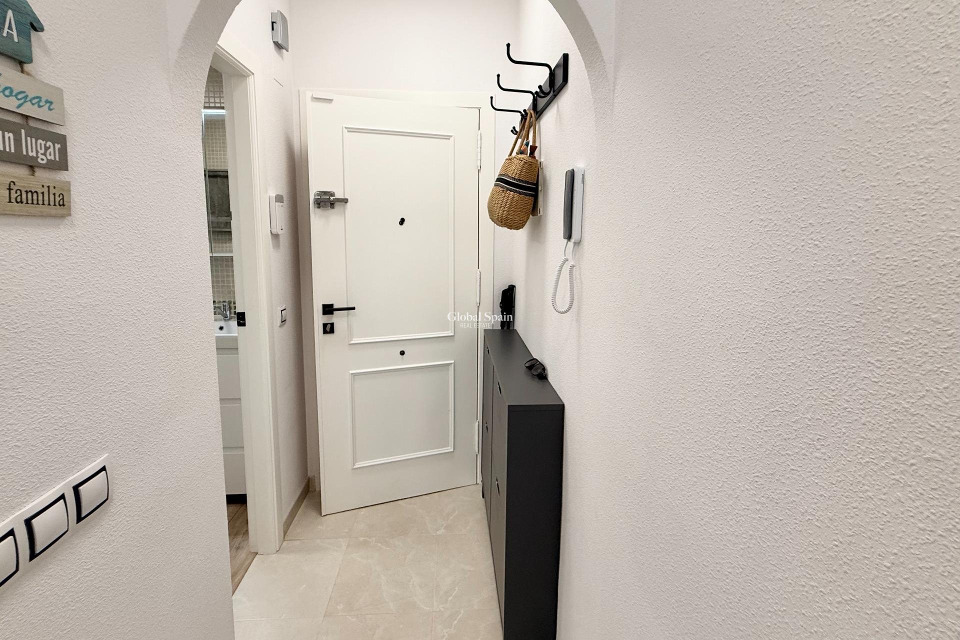 Revente - APPARTEMENT -
TORREVIEJA - Estacion de autobuses