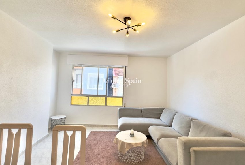 Revente - APPARTEMENT -
TORREVIEJA - Estacion de autobuses