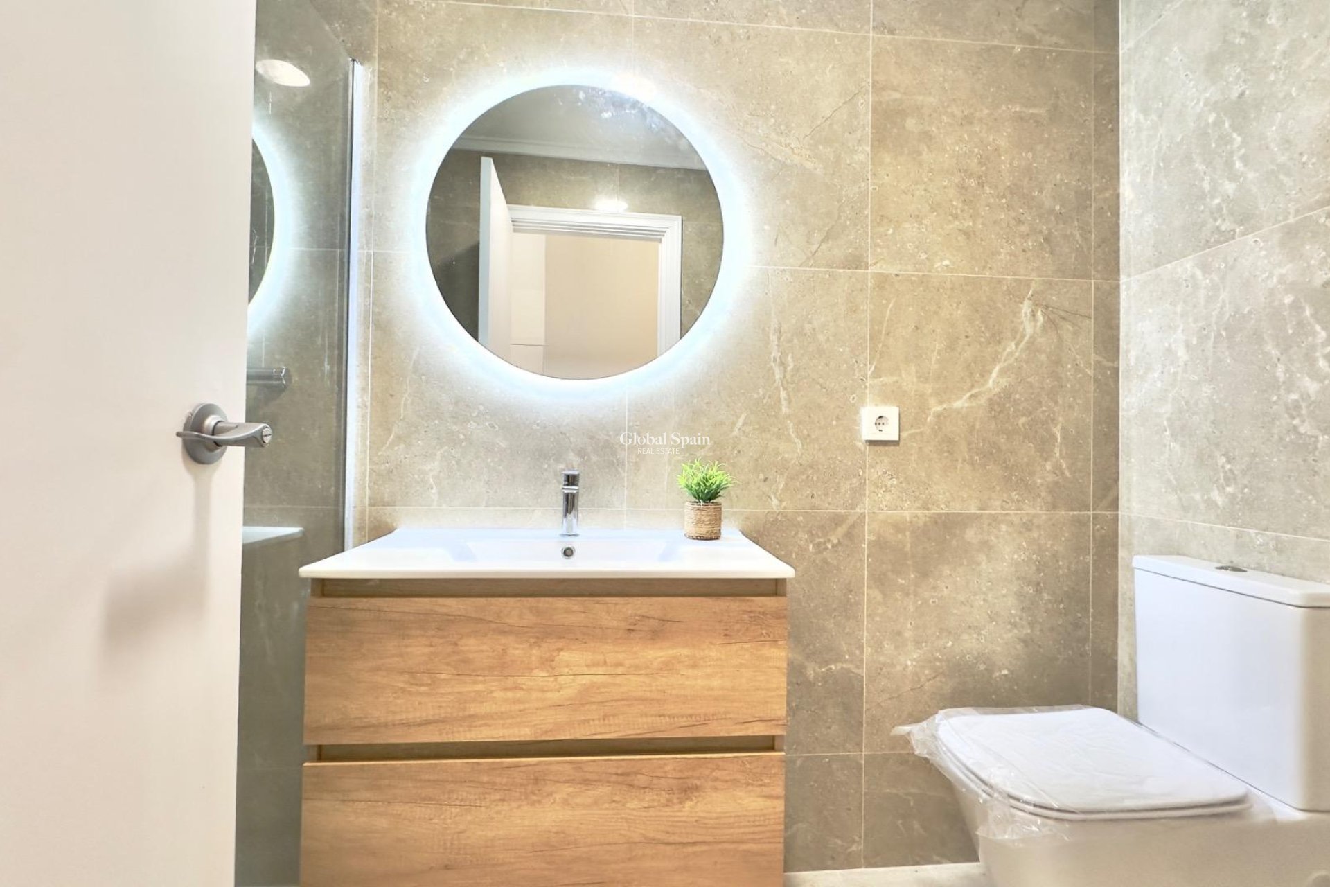 Revente - APPARTEMENT -
TORREVIEJA - Estacion de autobuses