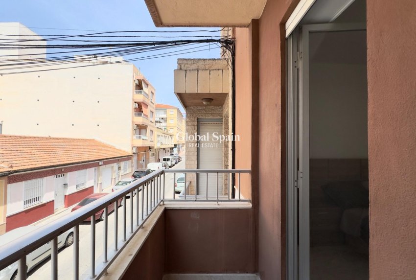 Revente - APPARTEMENT -
TORREVIEJA - Estacion de autobuses