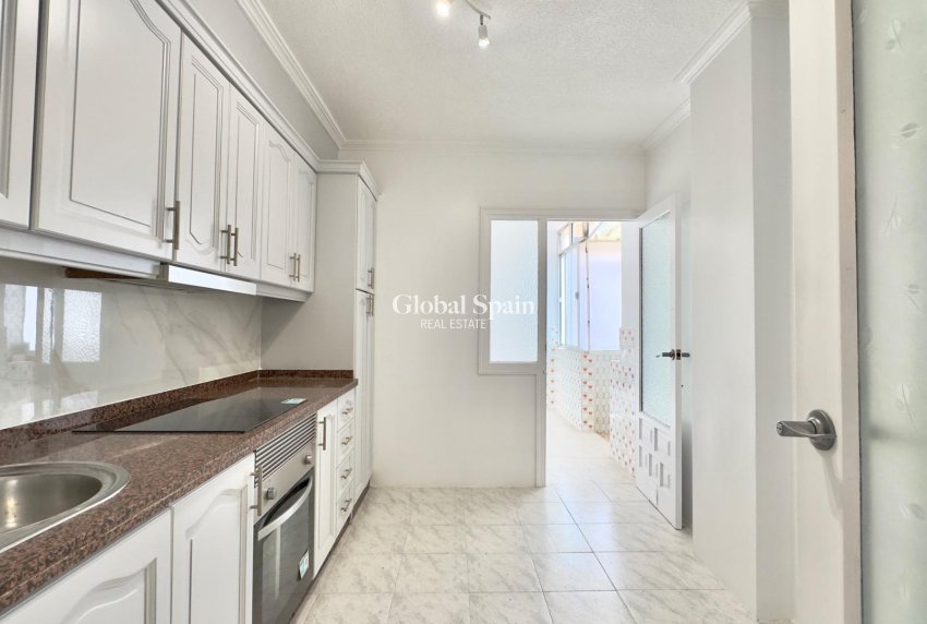 Revente - APPARTEMENT -
TORREVIEJA - Estacion de autobuses