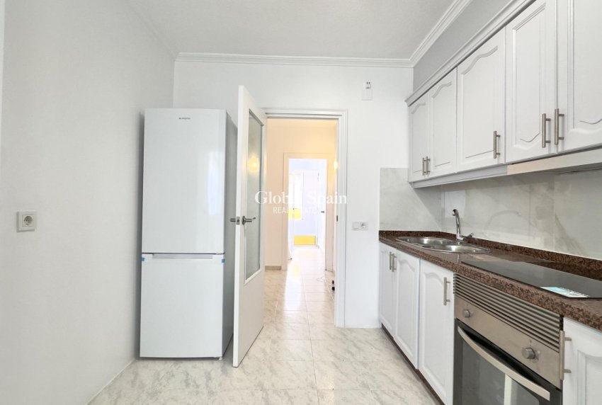 Revente - APPARTEMENT -
TORREVIEJA - Estacion de autobuses