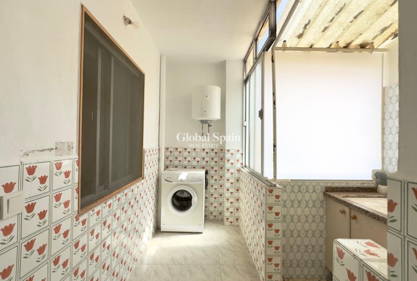 Revente - APPARTEMENT -
TORREVIEJA - Estacion de autobuses