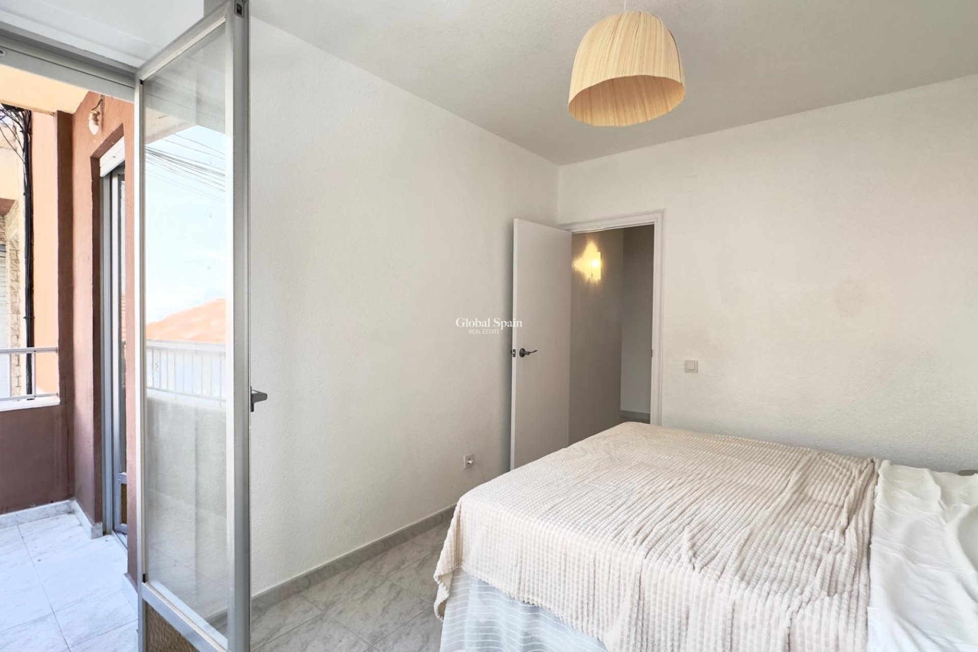 Revente - APPARTEMENT -
TORREVIEJA - Estacion de autobuses
