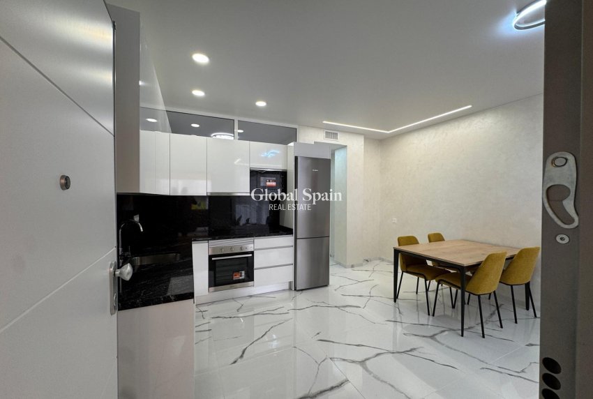 Revente - APPARTEMENT -
TORREVIEJA - Estacion de autobuses