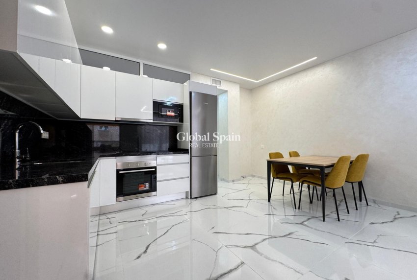 Revente - APPARTEMENT -
TORREVIEJA - Estacion de autobuses
