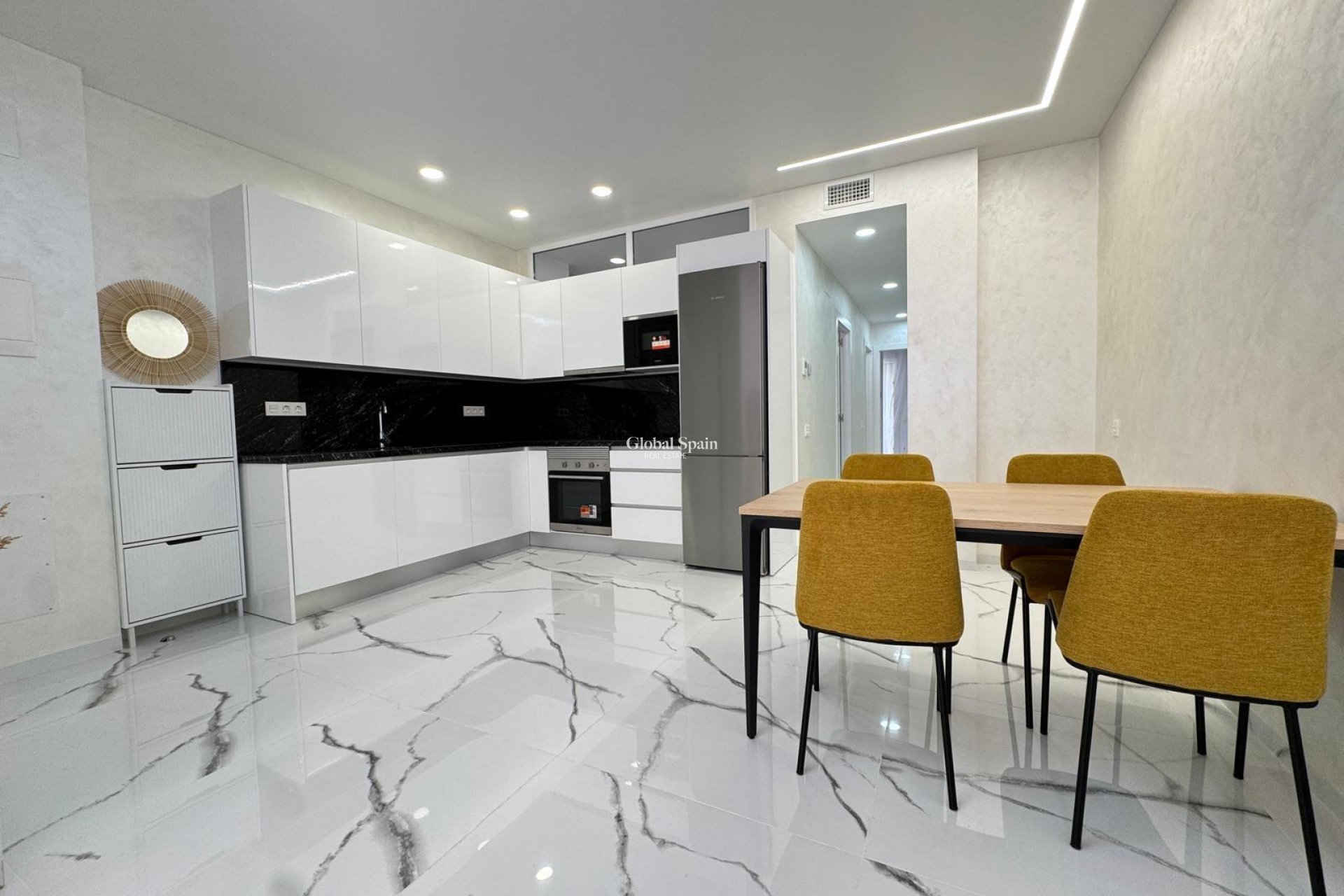 Revente - APPARTEMENT -
TORREVIEJA - Estacion de autobuses