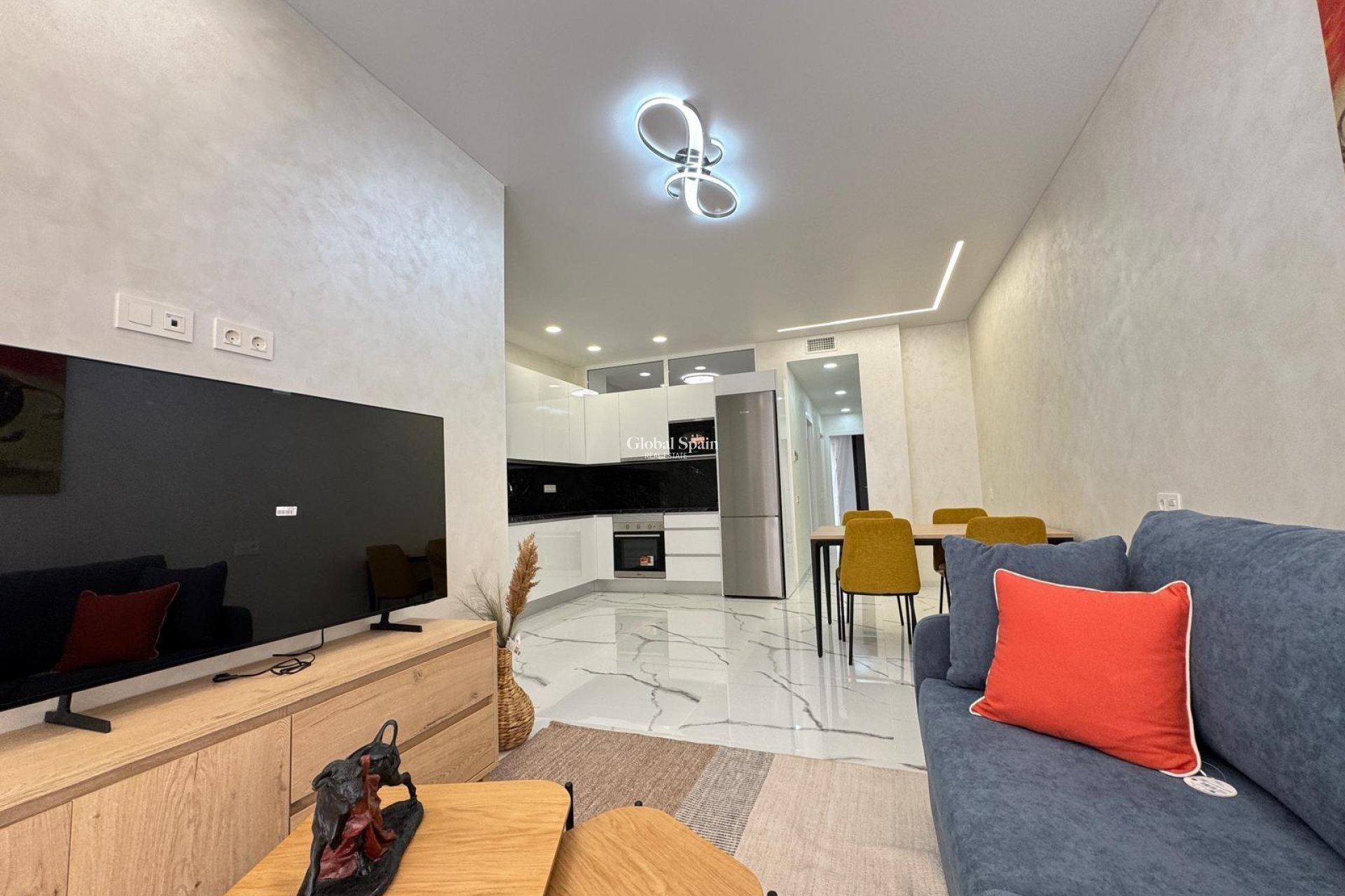 Revente - APPARTEMENT -
TORREVIEJA - Estacion de autobuses