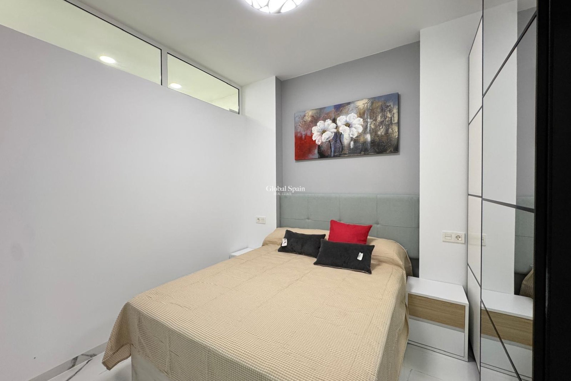 Revente - APPARTEMENT -
TORREVIEJA - Estacion de autobuses