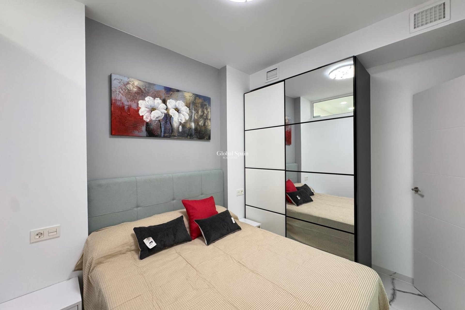 Revente - APPARTEMENT -
TORREVIEJA - Estacion de autobuses