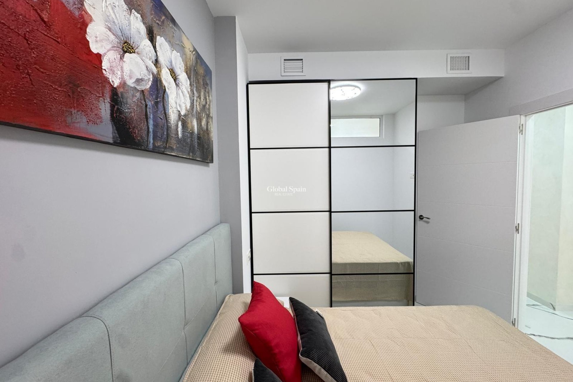 Revente - APPARTEMENT -
TORREVIEJA - Estacion de autobuses