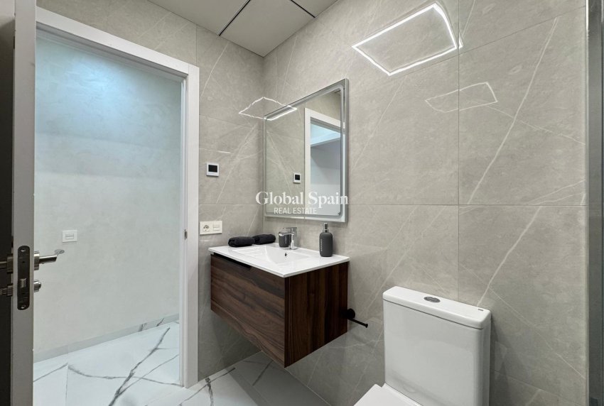 Revente - APPARTEMENT -
TORREVIEJA - Estacion de autobuses