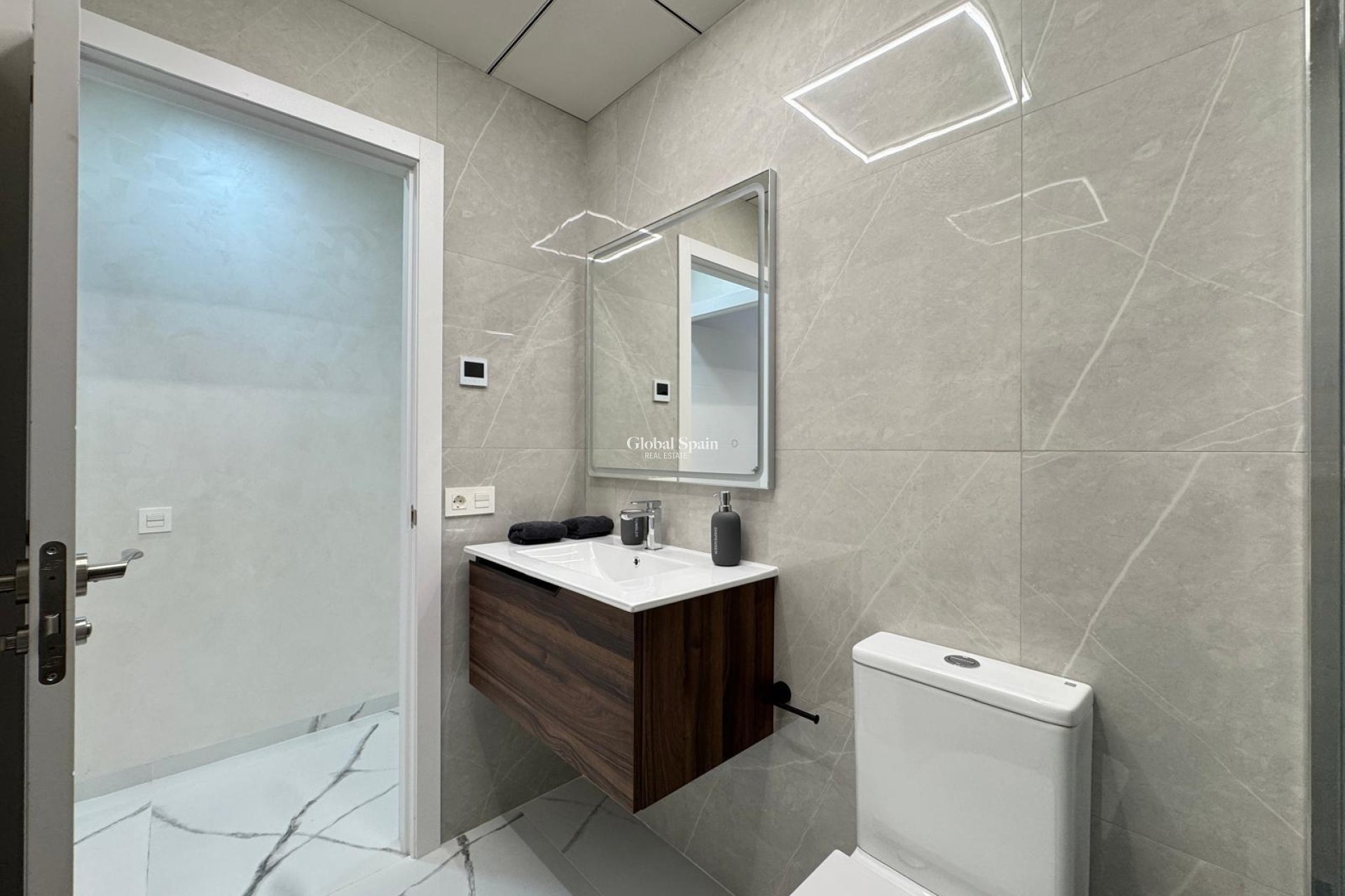 Revente - APPARTEMENT -
TORREVIEJA - Estacion de autobuses