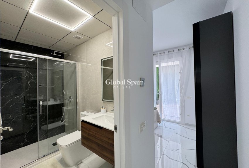 Revente - APPARTEMENT -
TORREVIEJA - Estacion de autobuses
