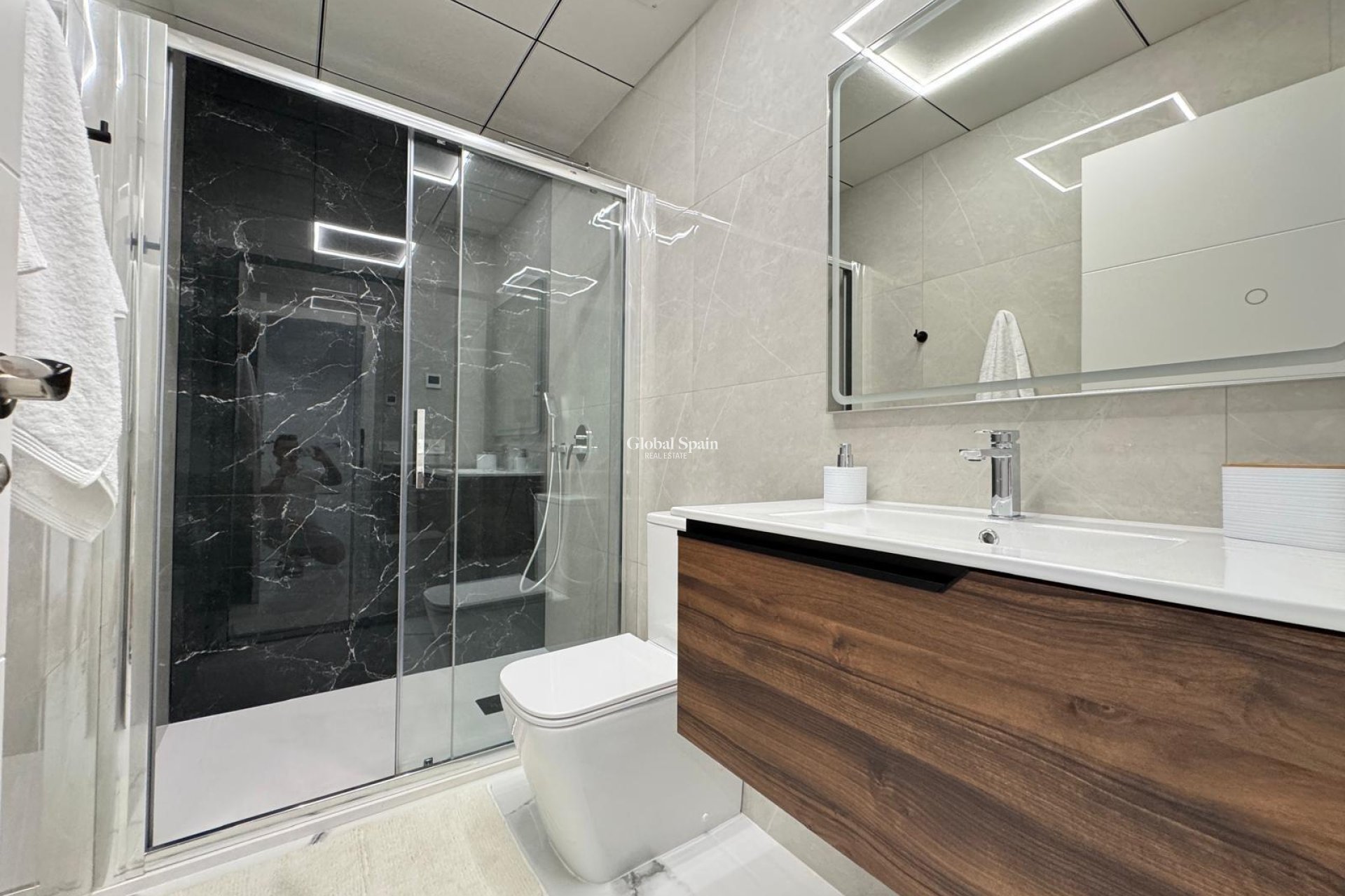 Revente - APPARTEMENT -
TORREVIEJA - Estacion de autobuses