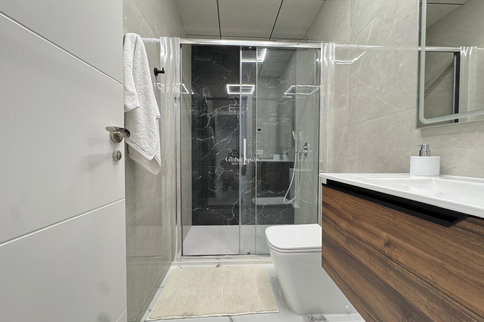 Revente - APPARTEMENT -
TORREVIEJA - Estacion de autobuses