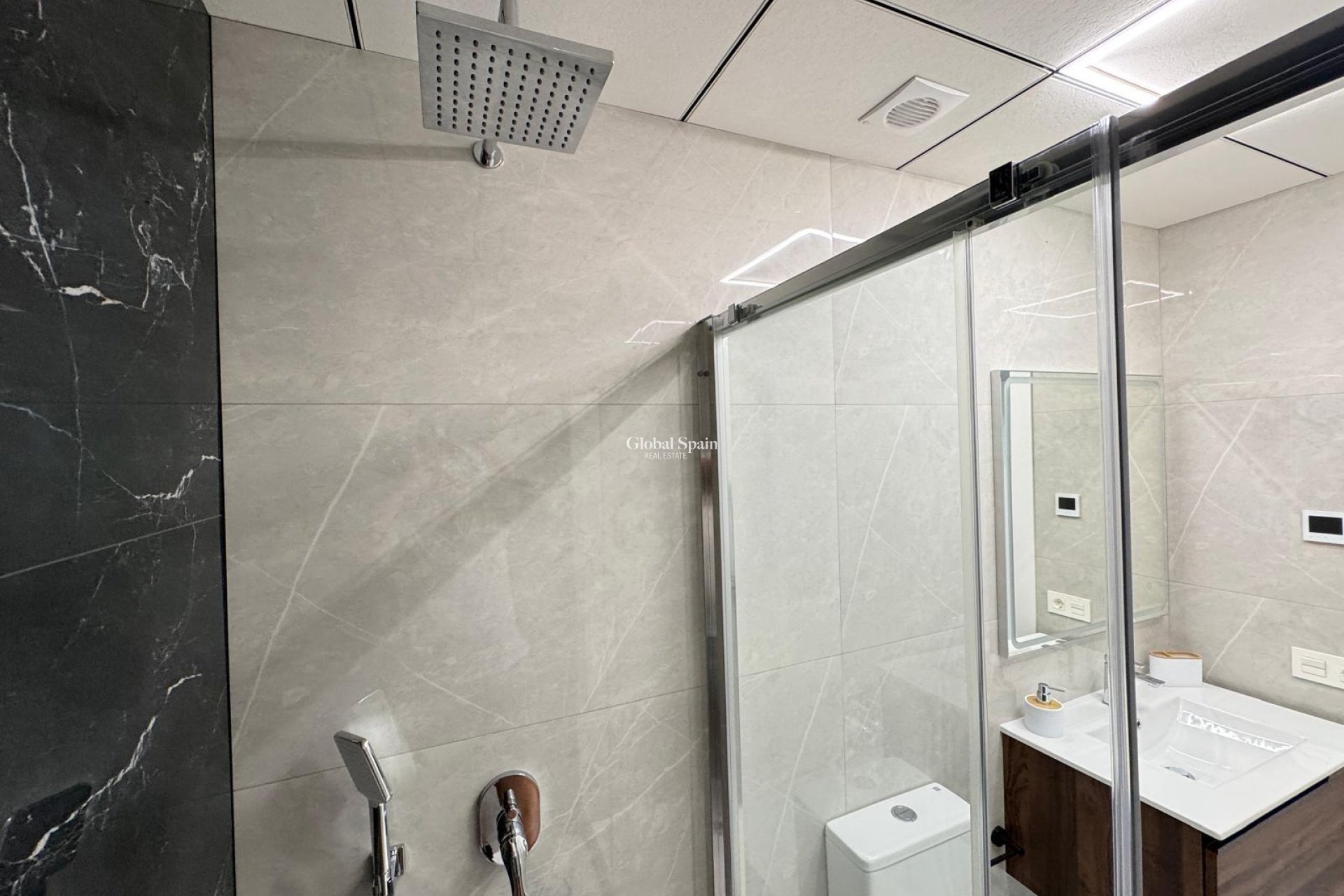 Revente - APPARTEMENT -
TORREVIEJA - Estacion de autobuses