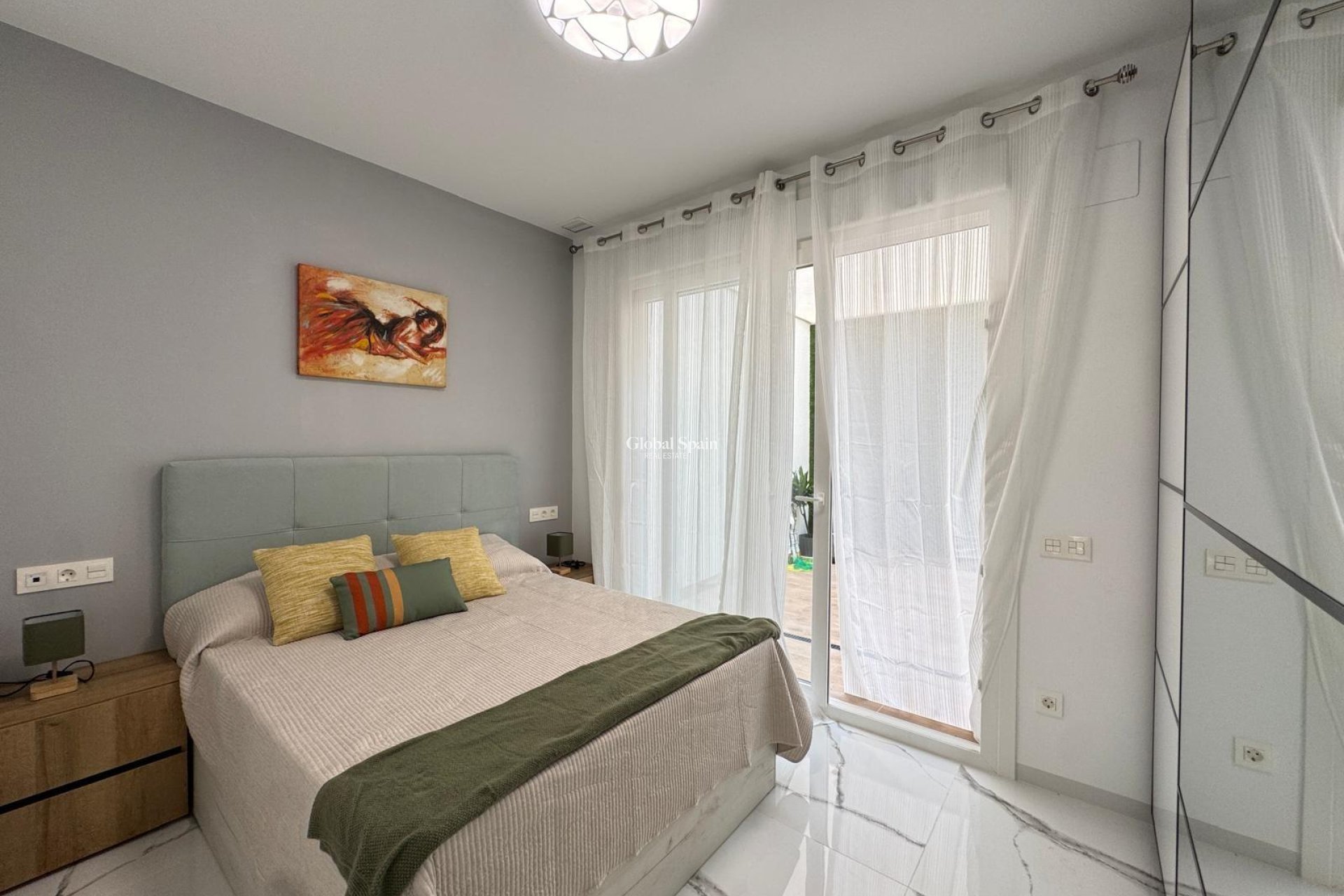 Revente - APPARTEMENT -
TORREVIEJA - Estacion de autobuses