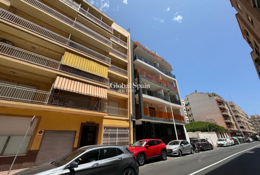 Revente - APPARTEMENT -
TORREVIEJA - Estacion de autobuses