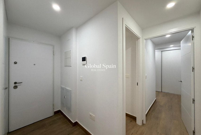 Revente - APPARTEMENT -
TORREVIEJA - Estacion de autobuses