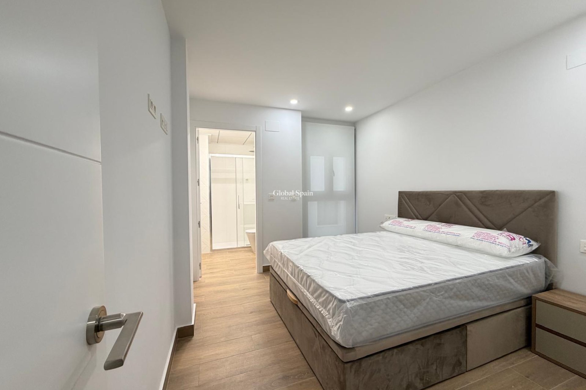 Revente - APPARTEMENT -
TORREVIEJA - Estacion de autobuses