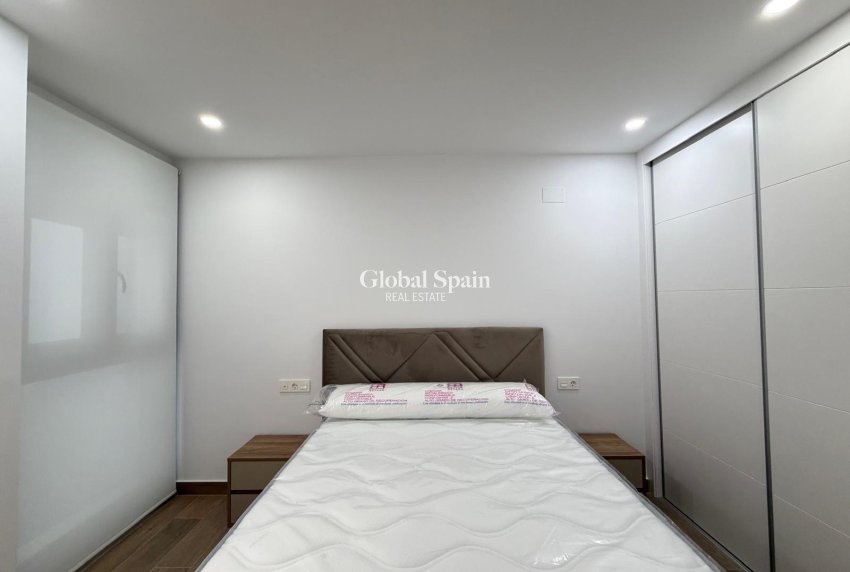 Revente - APPARTEMENT -
TORREVIEJA - Estacion de autobuses