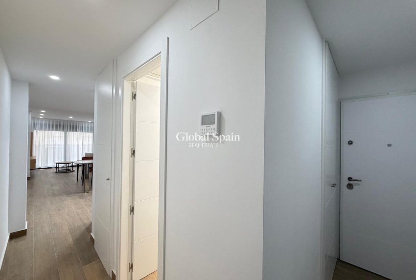 Revente - APPARTEMENT -
TORREVIEJA - Estacion de autobuses