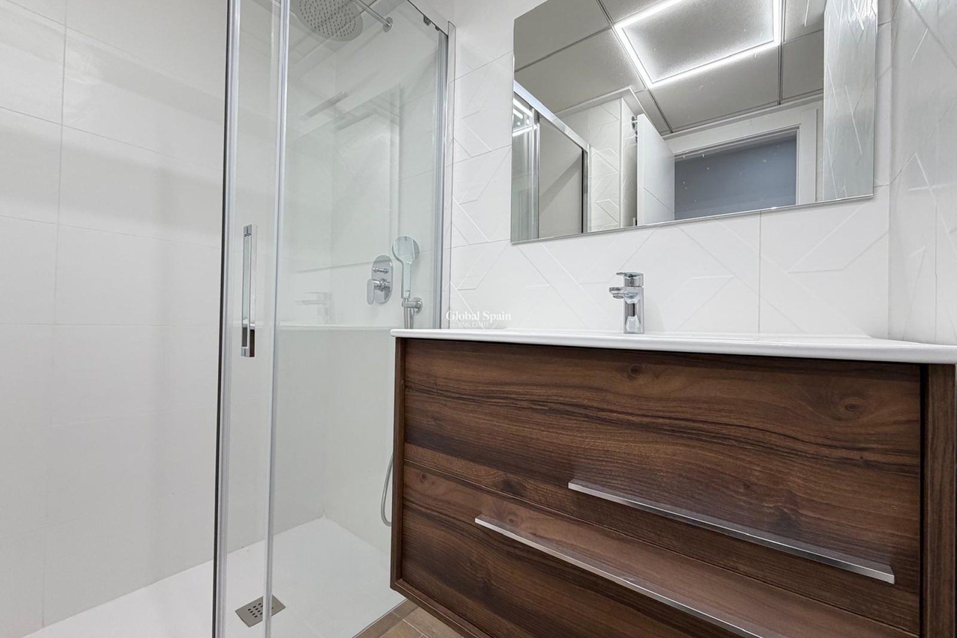Revente - APPARTEMENT -
TORREVIEJA - Estacion de autobuses