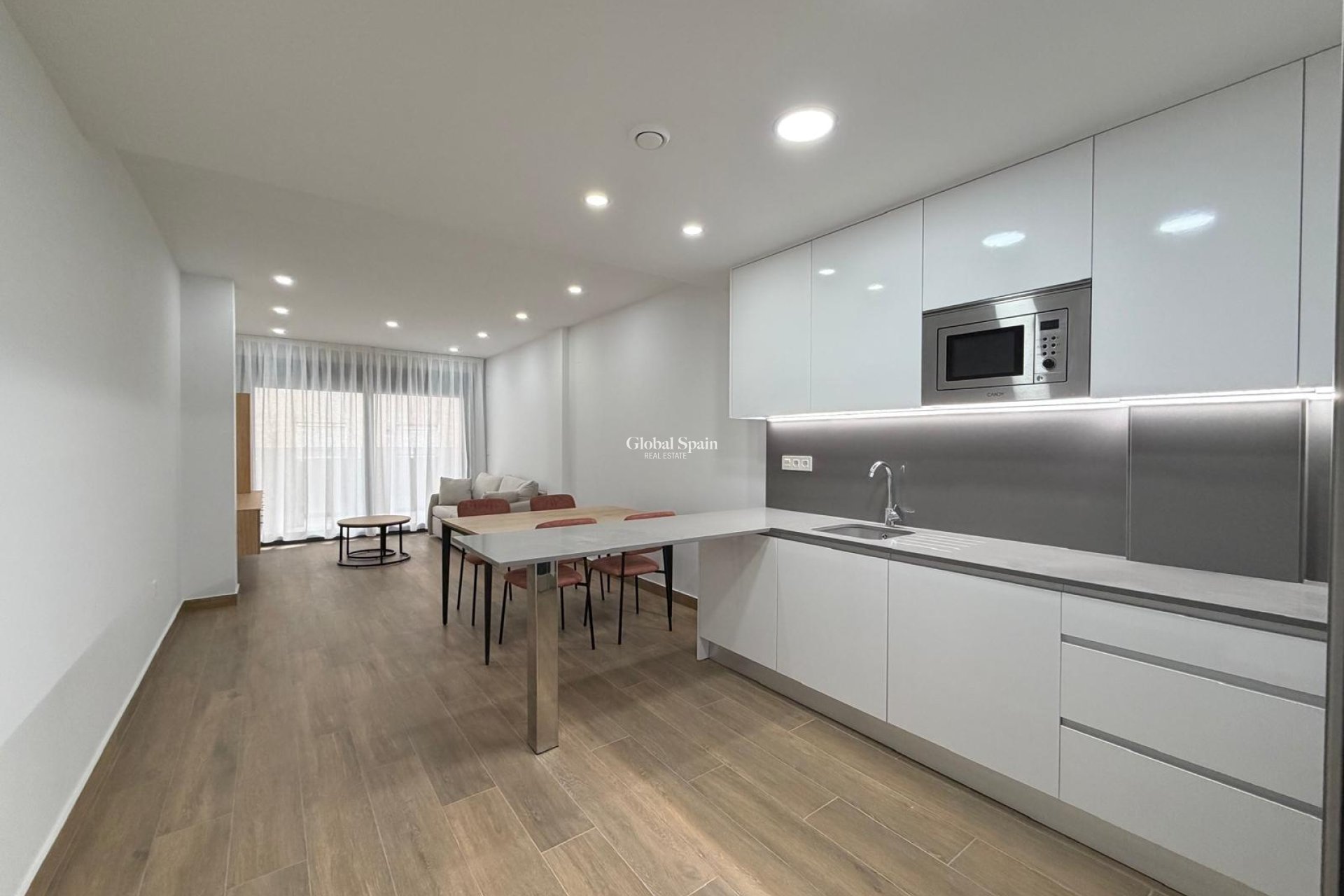 Revente - APPARTEMENT -
TORREVIEJA - Estacion de autobuses