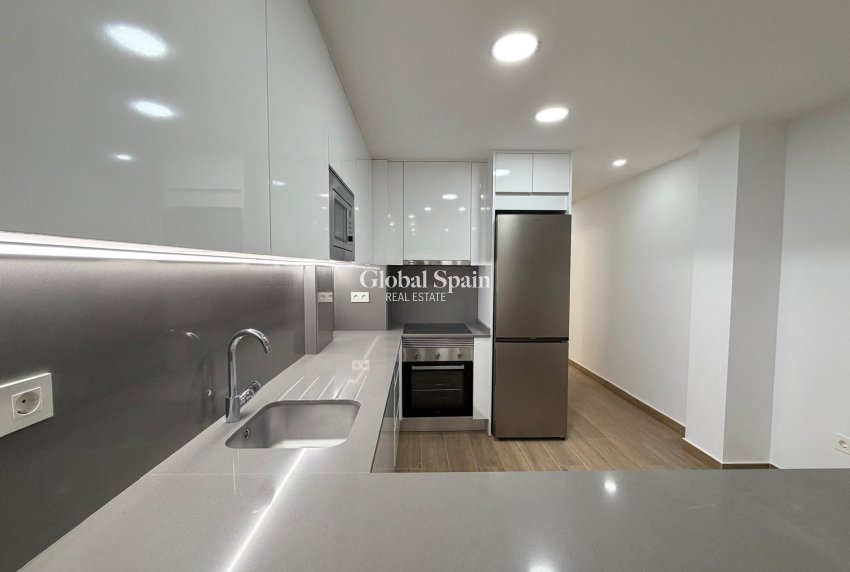 Revente - APPARTEMENT -
TORREVIEJA - Estacion de autobuses