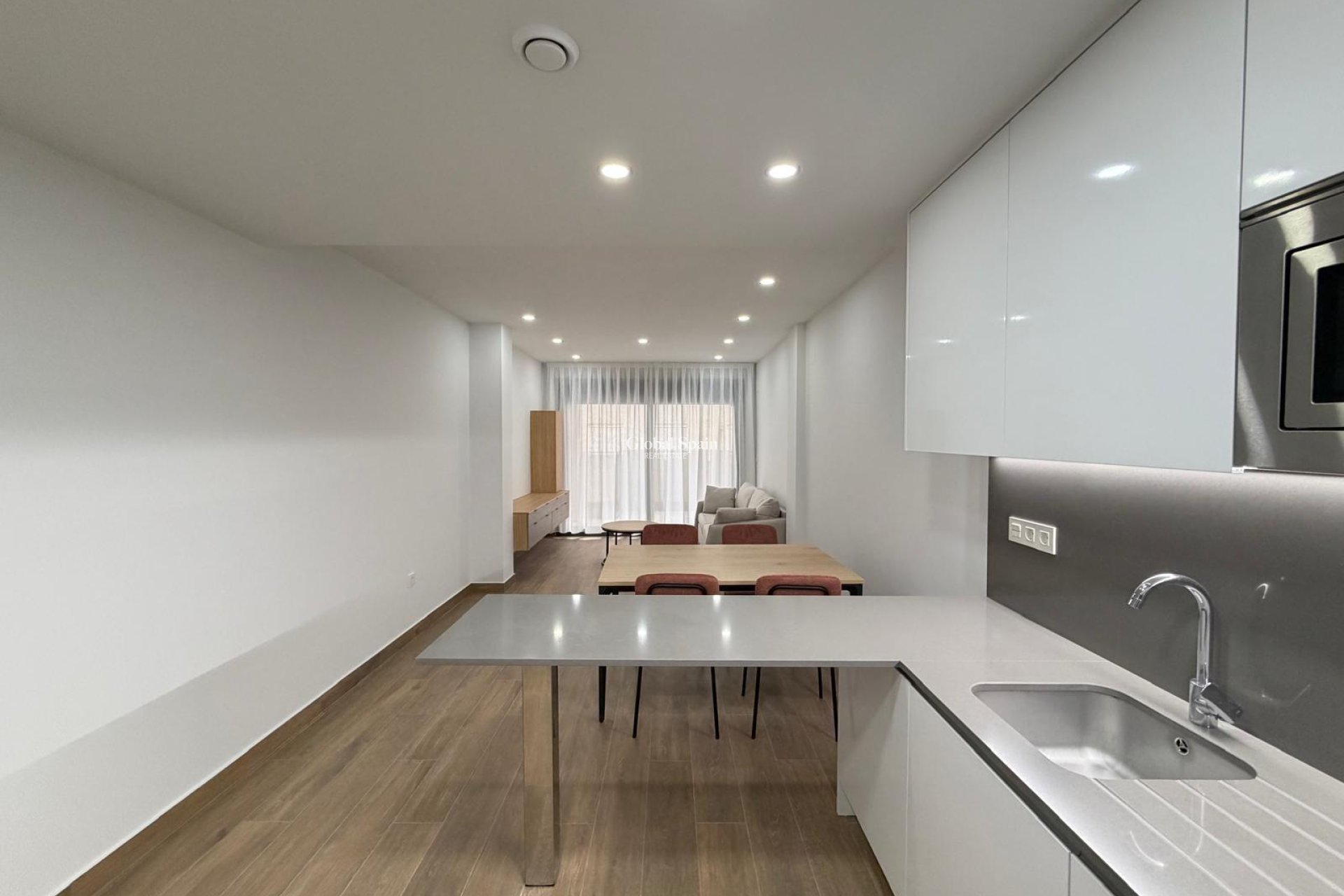 Revente - APPARTEMENT -
TORREVIEJA - Estacion de autobuses