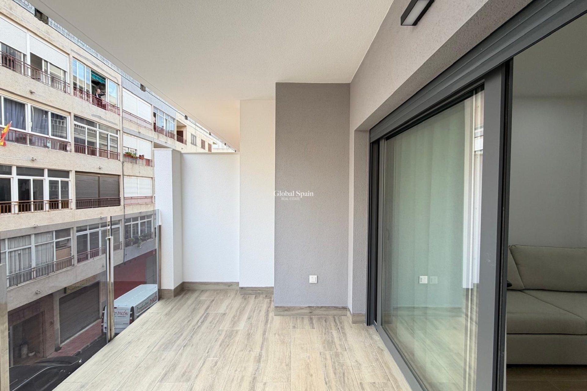 Revente - APPARTEMENT -
TORREVIEJA - Estacion de autobuses