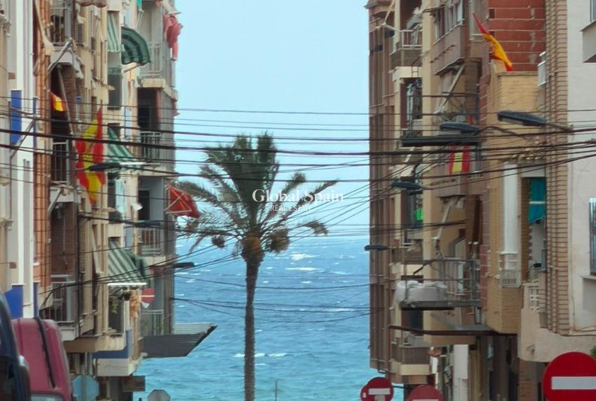 Revente - APPARTEMENT -
TORREVIEJA - Estacion de autobuses