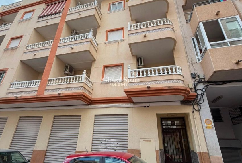 Revente - APPARTEMENT -
TORREVIEJA - Estacion de autobuses