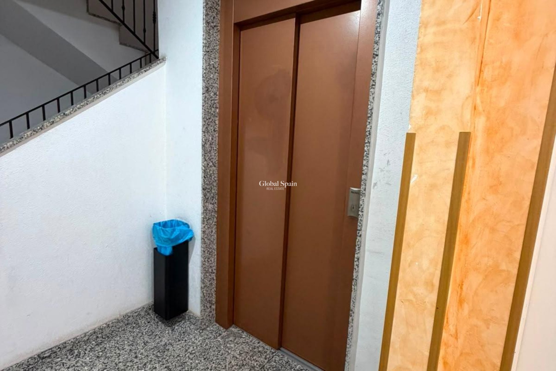 Revente - APPARTEMENT -
TORREVIEJA - Estacion de autobuses