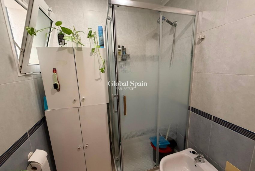 Revente - APPARTEMENT -
TORREVIEJA - Estacion de autobuses
